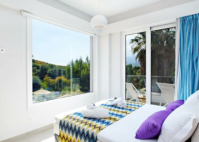 Irida Guesthouse By The Pool